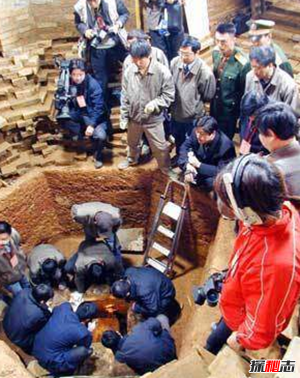 白蛇之謎:原來是雷峰塔地宮藏寶藏(大量佛教瑰寶)